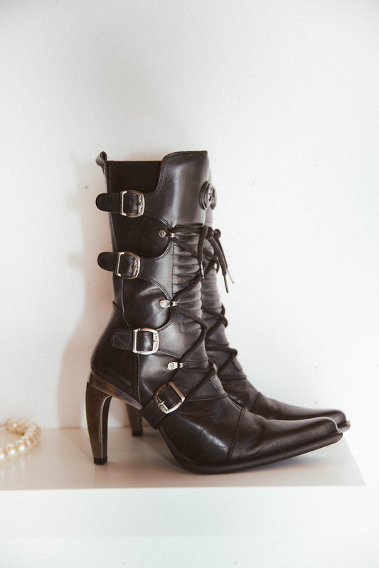 LEATHER BOOTS WITH METAL HEEL