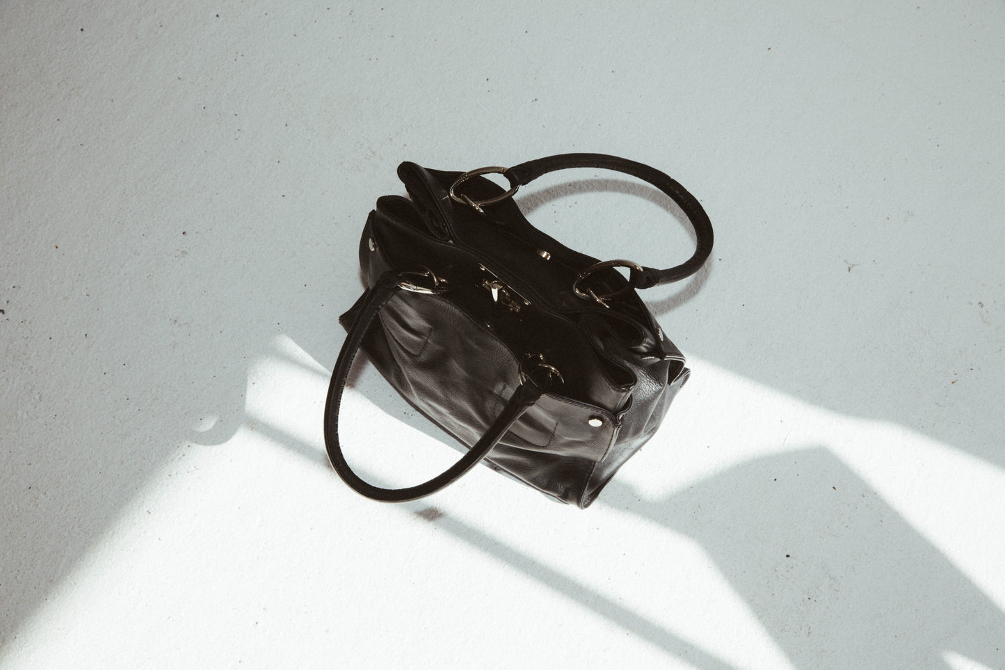 BLACK LEATHER HANDEL BAG